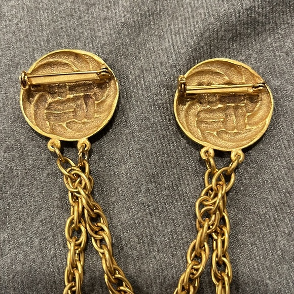 Vintage Goldtone Tassel Sweater (Collar) Brooch - Picture 4 of 7